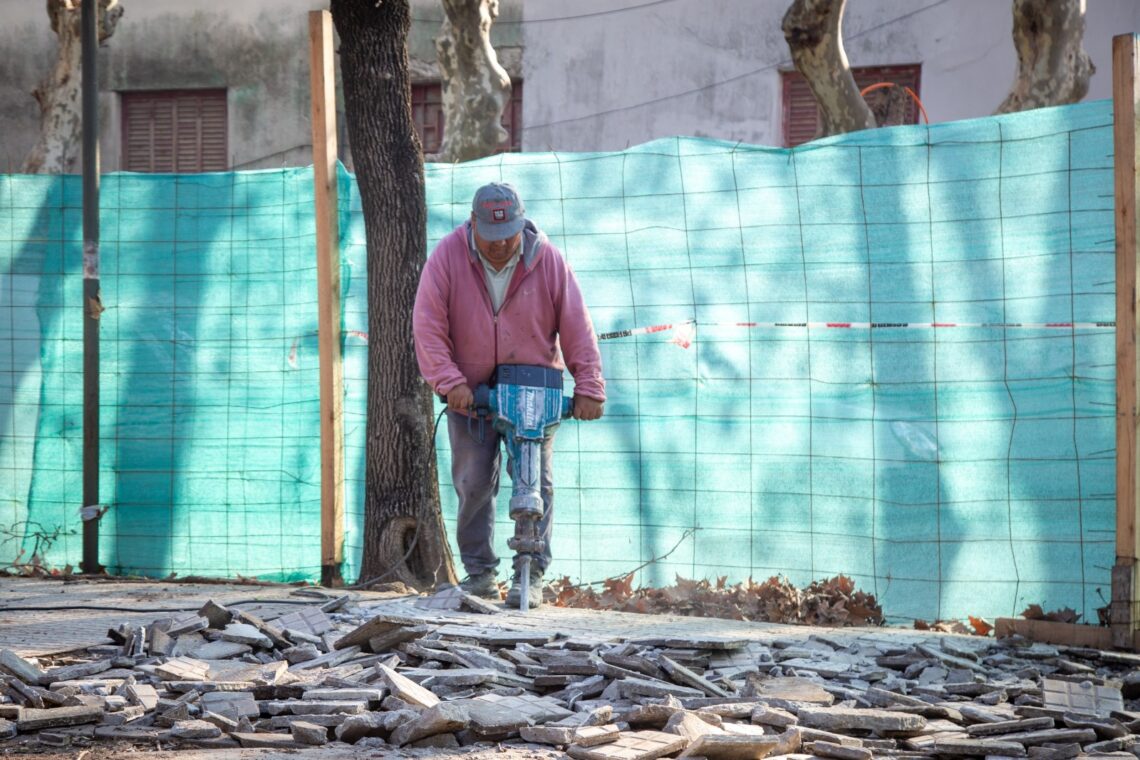Avanzan las obras de refacción en la Plaza Belén de Bernal Oeste