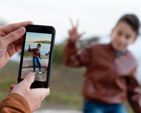 Identidad digital: un fallo en Tucumán prohíbe a la madre de un menor que difunda imágenes de éste sin consentimiento paterno