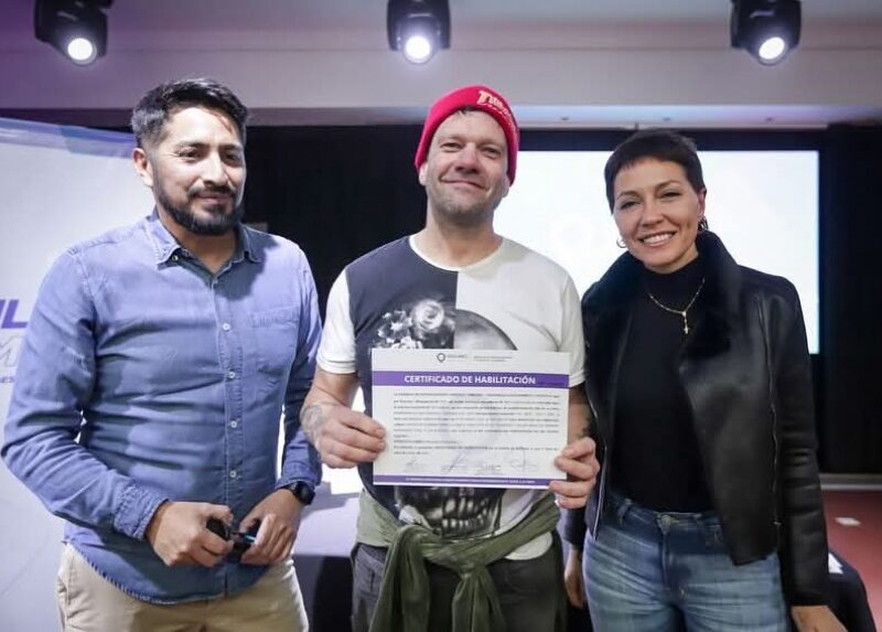 Mayra Mendoza otorgó certificados de habilitación municipal a 13 comercios del distrito