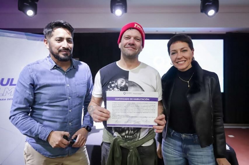 Mayra Mendoza otorgó certificados de habilitación municipal a 13 comercios del distrito