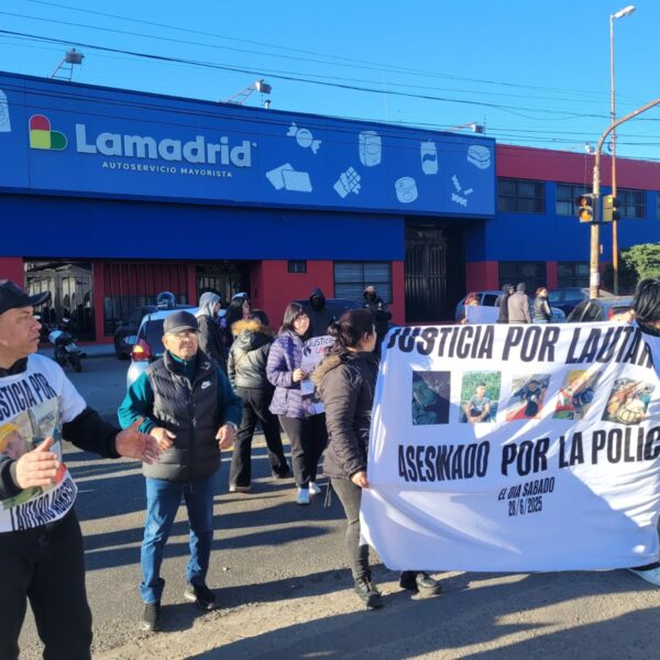 Reclaman justicia por joven que murió tras violento choque frontal de un patrullero que iba a contramano en la Rotonda de Pasco