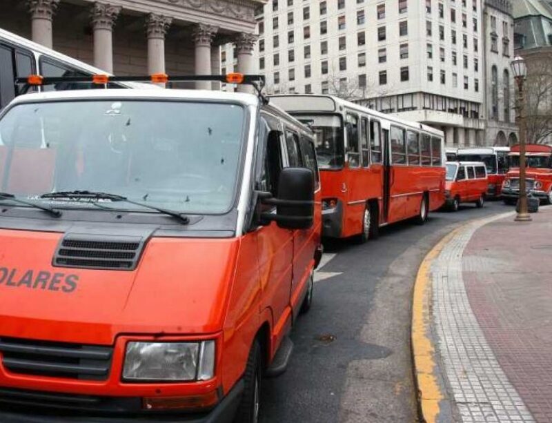 La Provincia de Buenos Aires abonó deudas con micros escolares y aumentó su presupuesto