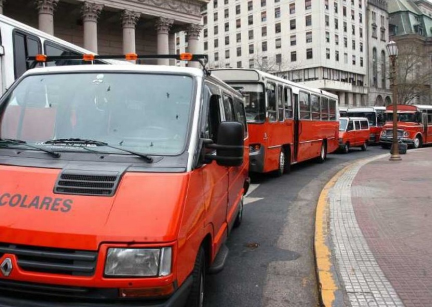 La Provincia de Buenos Aires abonó deudas con micros escolares y aumentó su presupuesto