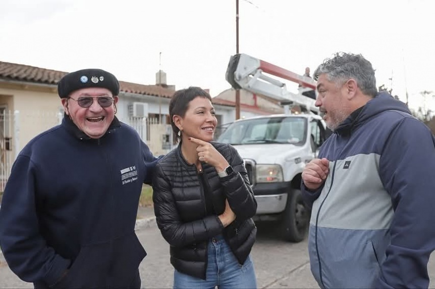 Mayra Mendoza supervisó trabajos de bacheo en hormigón en Quilmes Oeste y dialogó con vecinos