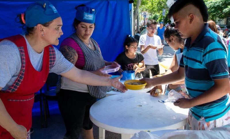 Crisis alimentaria: un tercio de los niños de Argentina sufren privaciones graves