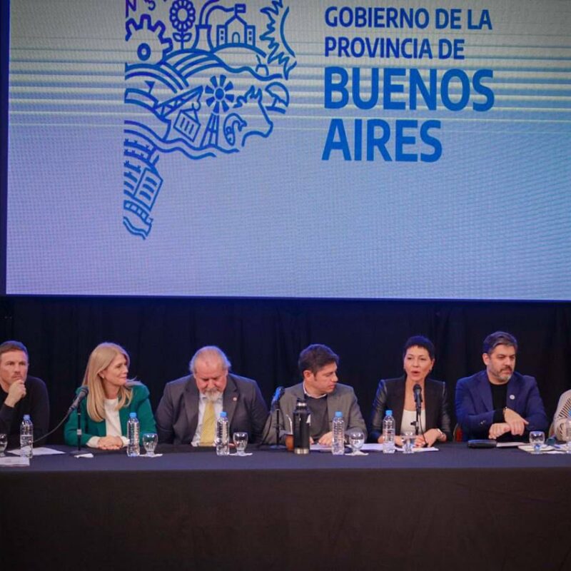 Axel Kicillof; Mayra Mendoza y Magario en cierre de jornada bonaerense de ciencia en la UNQ