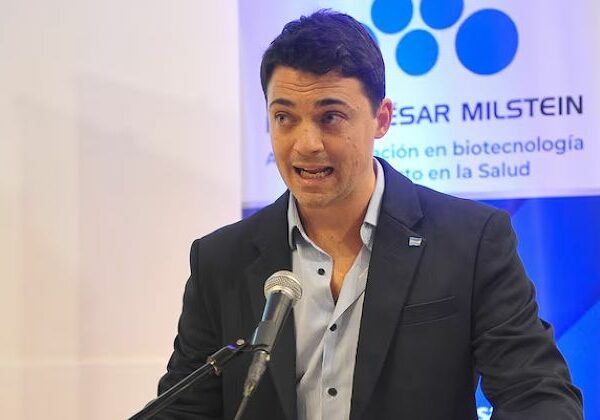 Un investigador de la UNQ recibió la 1º Mención del Premio César Milstein 2025