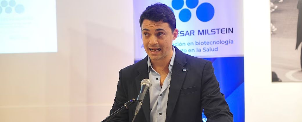 Un investigador de la UNQ recibió la 1º Mención del Premio César Milstein 2025