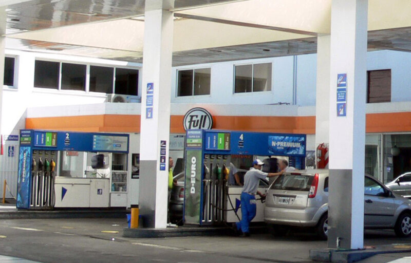 YPF aplicó otro aumento en el precio de los combustibles