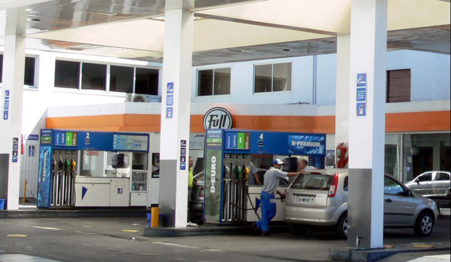 YPF aplicó otro aumento en el precio de los combustibles