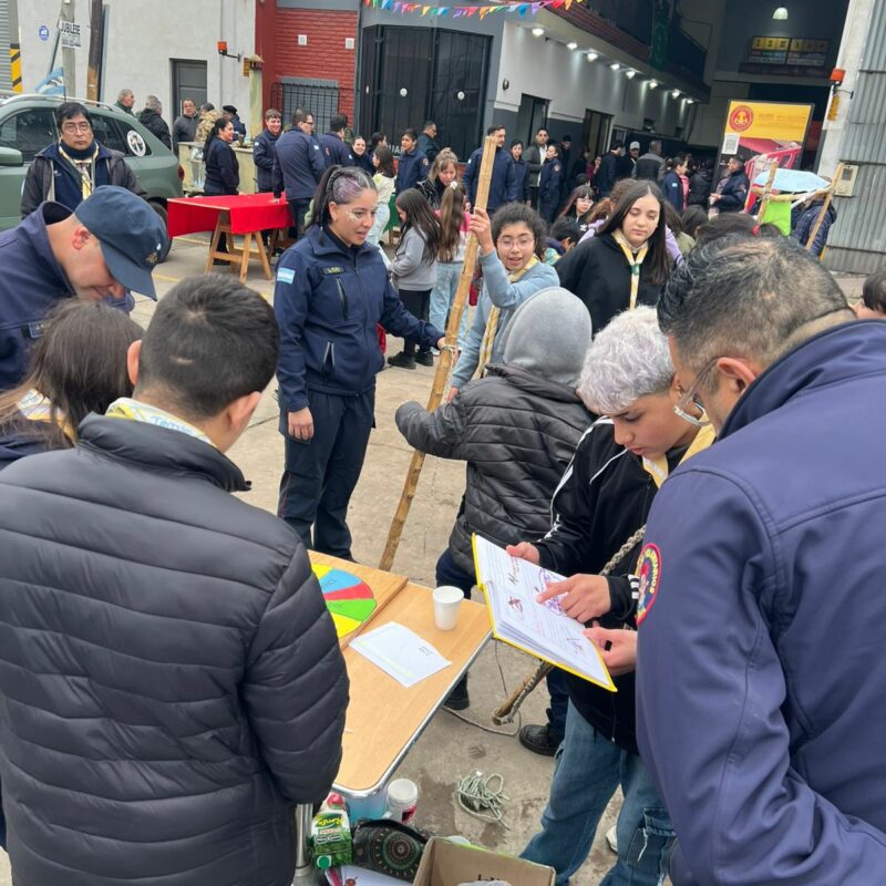Jornada del día de la niñez en los Bomberos Voluntarios de Bernal