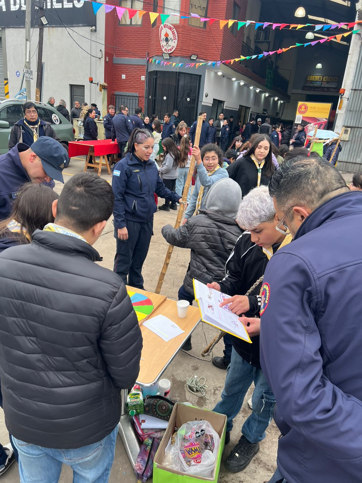 Jornada del día de la niñez en los Bomberos Voluntarios de Bernal