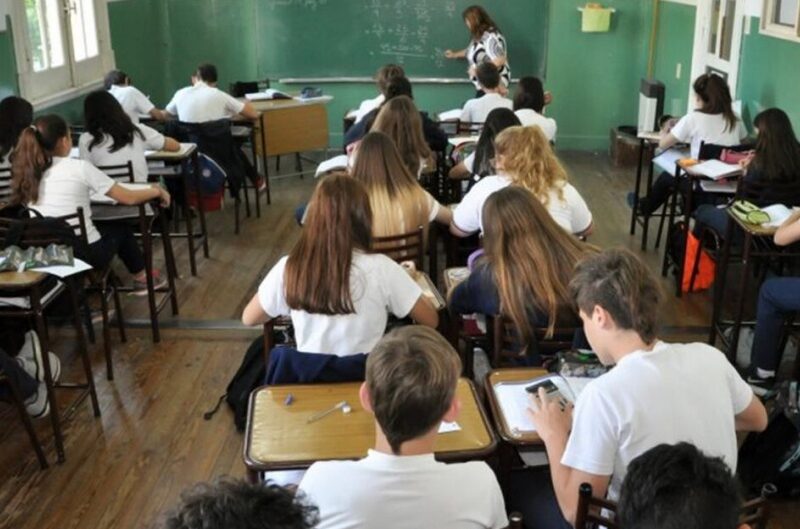 Desregulación: colegios privados ya no deberán informar ni pedir aval estatal para fijar cuotas; aumentarán libremente