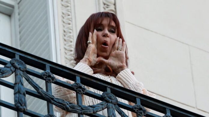 La defensa de CFK solicitó a la Corte Suprema que se ordene sacarle la tobillera electrónica