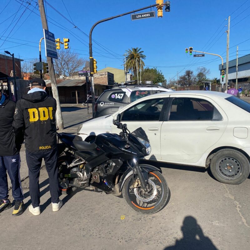 Detienen a hombre en Quilmes por conducir una motocicleta robada