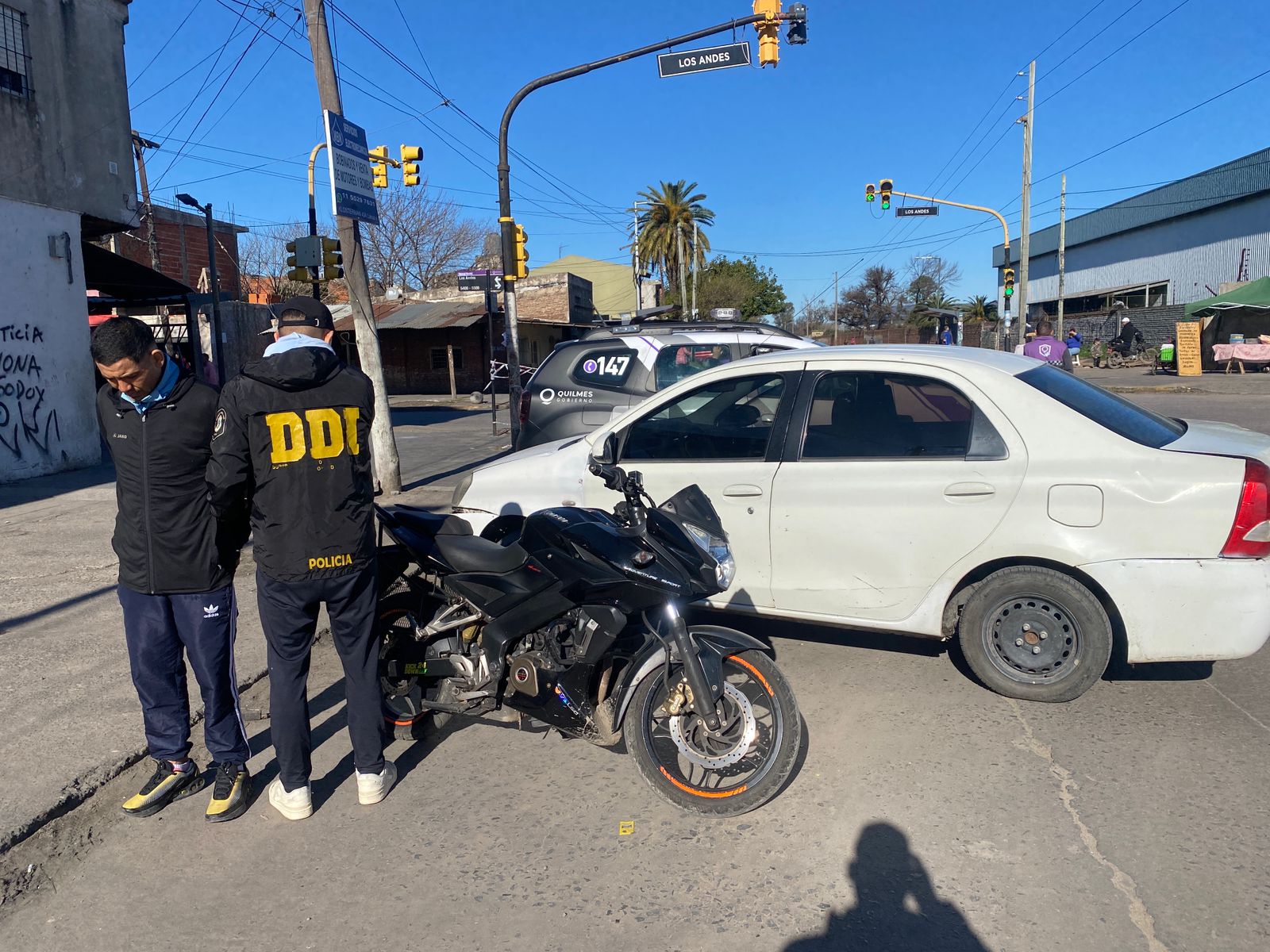 Detienen a hombre en Quilmes por conducir una motocicleta robada