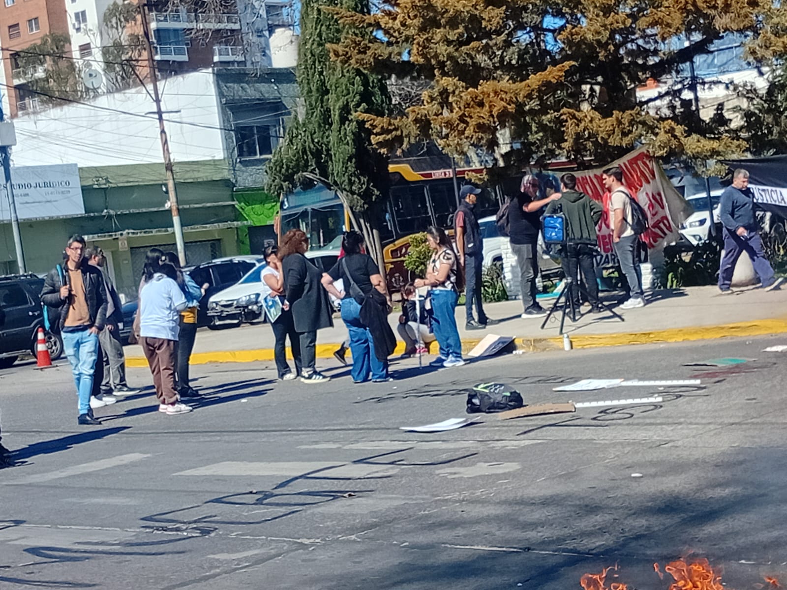 Piden el cierre definitivo de la tosquera de Scarpato y marcharon a la Municipalidad de Varela a 16 años de la tragedia
