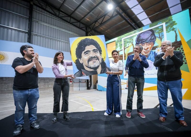 Mayra Mendoza, Máximo Kirchner y Taiana inauguraron el polideportivo Diego Maradona en el barrio Kolynos