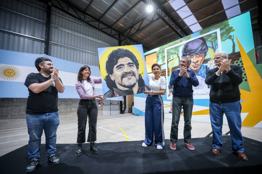 Mayra Mendoza, Máximo Kirchner y Taiana inauguraron el polideportivo Diego Maradona en el barrio Kolynos