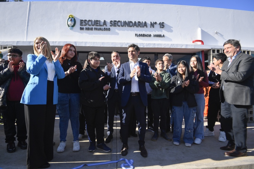 Axel Kicillof y el intendente Andrés Watson inauguraron una escuela secundaria en Florencio Varela