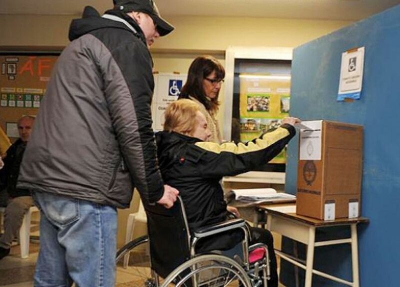 Elecciones provinciales: implementarán medidas para que puedan votar personas con discapacidad