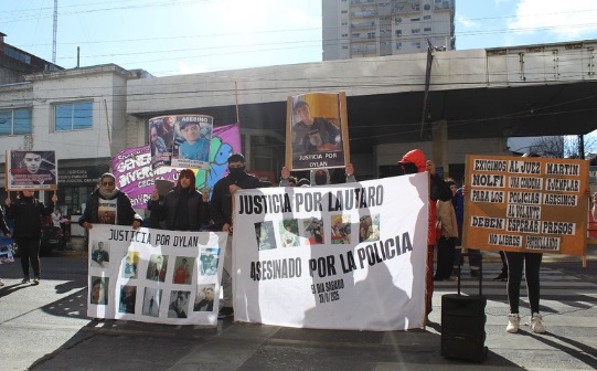 Familiares de Lautaro Abregú movilizaron y exigieron justicia frente a los Tribunales de Quilmes