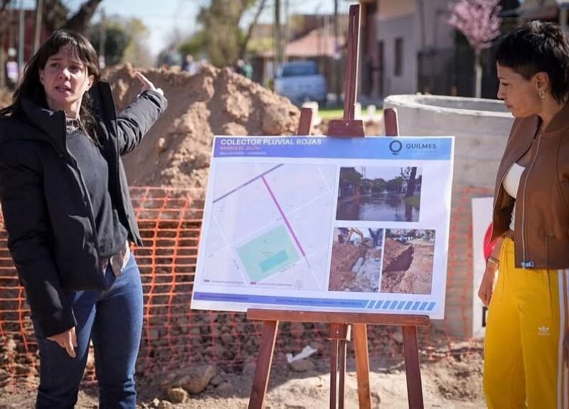 Mayra Mendoza y Ceci Soler supervisaron la construcción de sumideros en el Polo Educativo de Ezpeleta Oeste