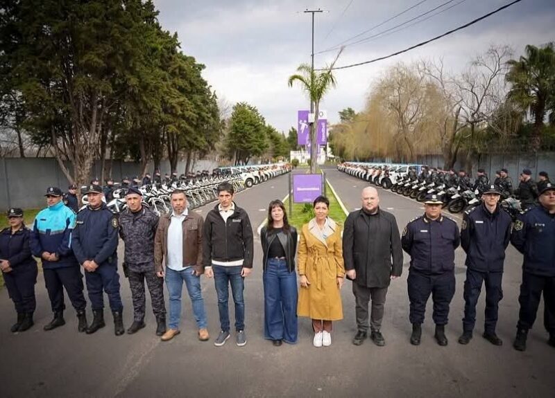 Entregaron 75 nuevos móviles policiales y presentaron el nuevo “Sistema Quilmes Aéreo” para seguridad