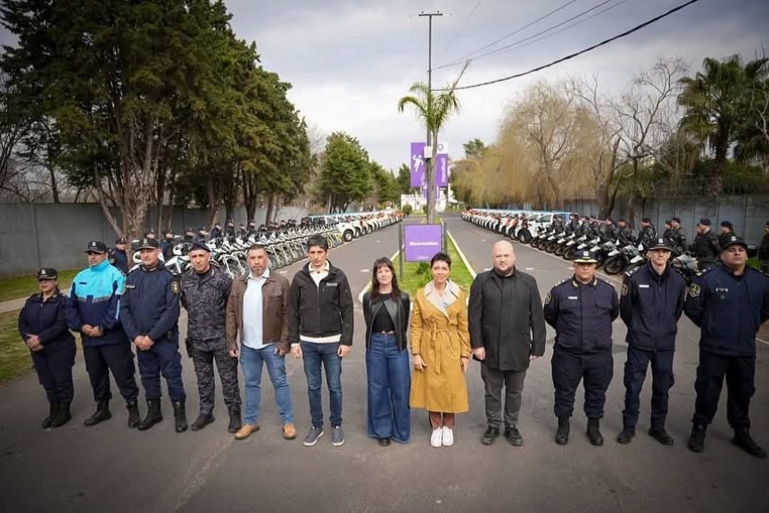 Entregaron 75 nuevos móviles policiales y presentaron el nuevo “Sistema Quilmes Aéreo” para seguridad