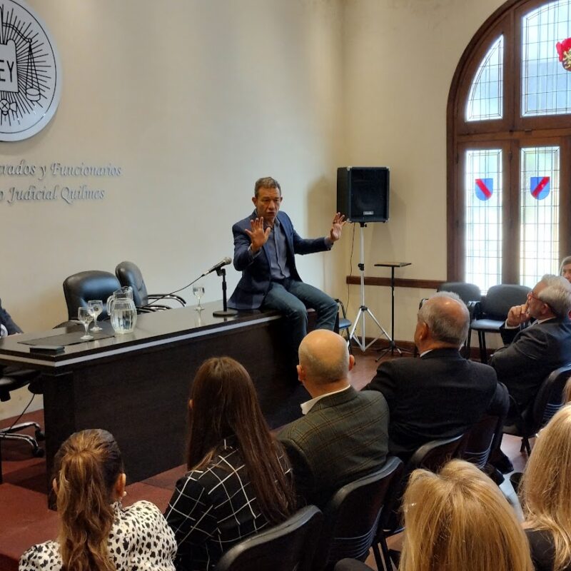 Disertación de excelencia sobre juicio por jurados del doctor Martín Sabelli en el Colegio de Magistrados de Quilmes