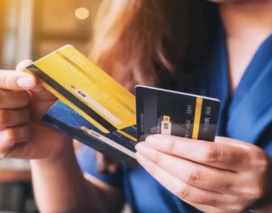 Crece la morosidad en tarjetas y préstamos personales por el encarecimiento del crédito