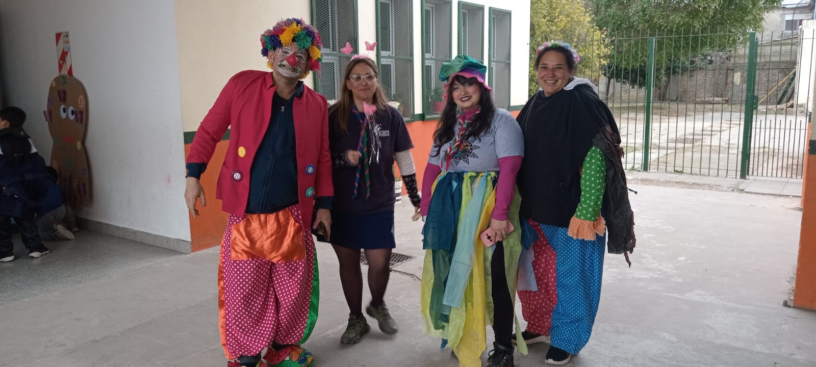El Rotary Club Berazategui llevó alegría a niños de Hudson y Parque Pereyra en su día