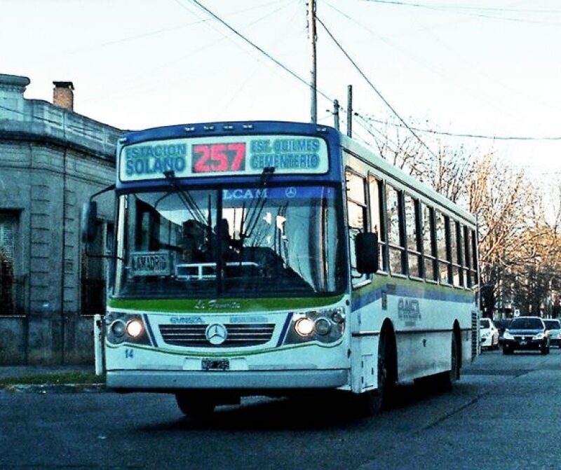 La UTA denunció el pago de aguinaldo en cuotas y se declaró en alerta