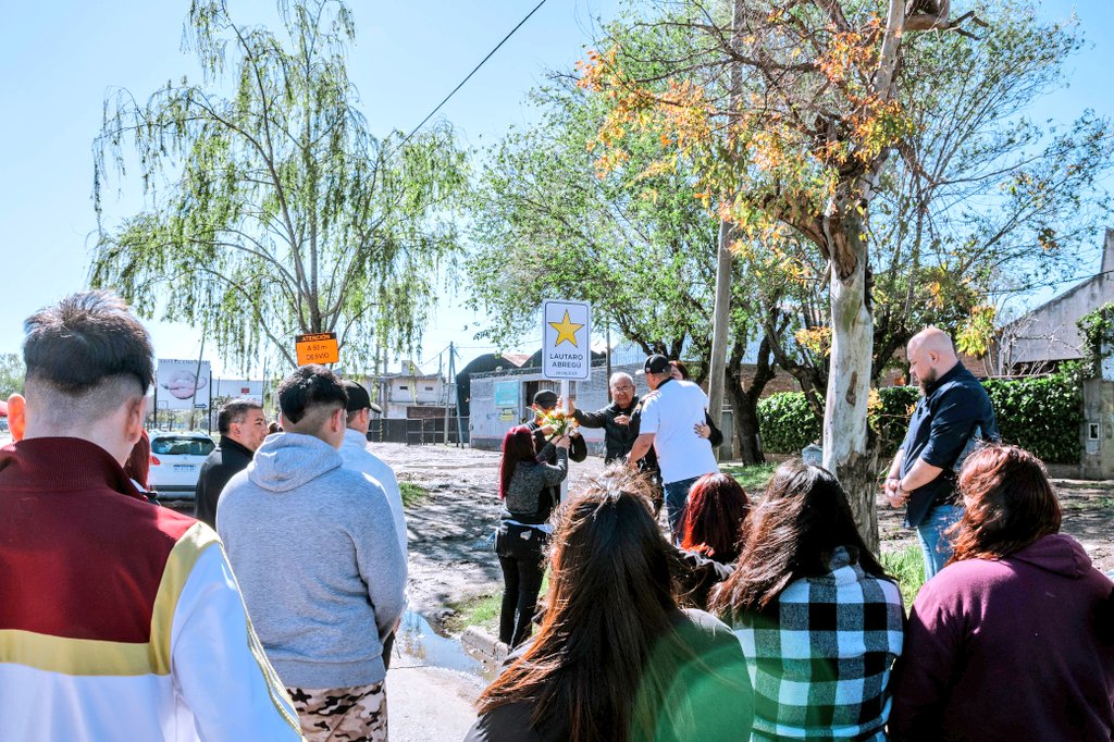Familiares y amigos de Lautaro Abregú colocaron una estrella amarilla y exigen justicia