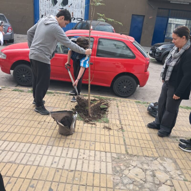 Acto por los derechos de los estudiantes secundarios y mantener viva la memoria en la EES N° 15 de Quilmes