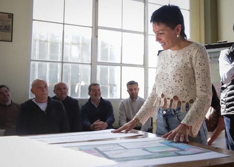 Mayra Mendoza presentó la nueva reglamentación del Parque Industrial La Bernalesa