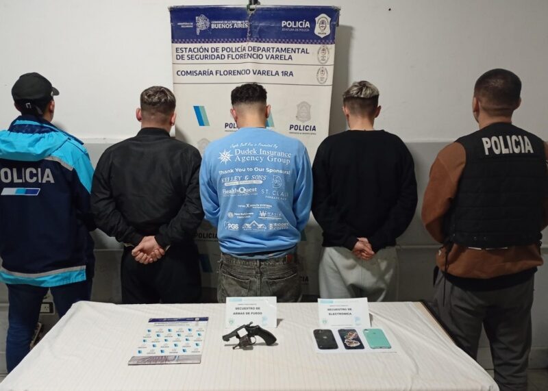 Detuvieron a tres hombres en Varela tras chocar con un auto robado evadiendo una identificación policial