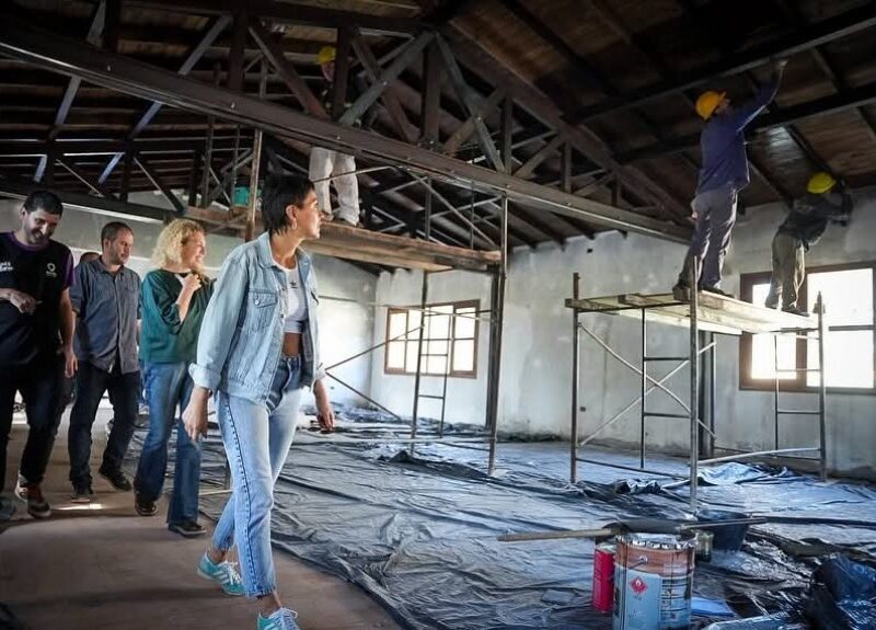 Mayra Mendoza recorrió las obras en el casco histórico del Museo del Transporte