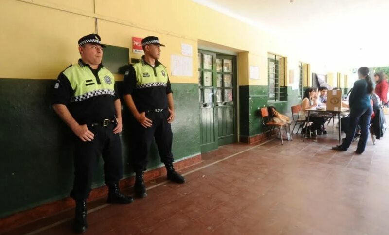 La Libertad Avanza presentó un amparo para que los policías puedan votar donde prestan servicio