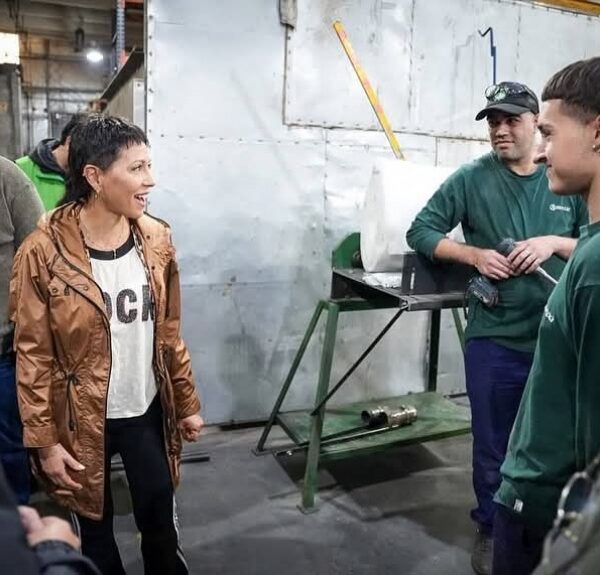 Mayra Mendoza visitó la empresa Repicky y dialogó con trabajadores y directivos