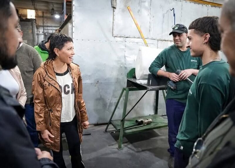 Mayra Mendoza visitó la empresa Repicky y dialogó con trabajadores y directivos