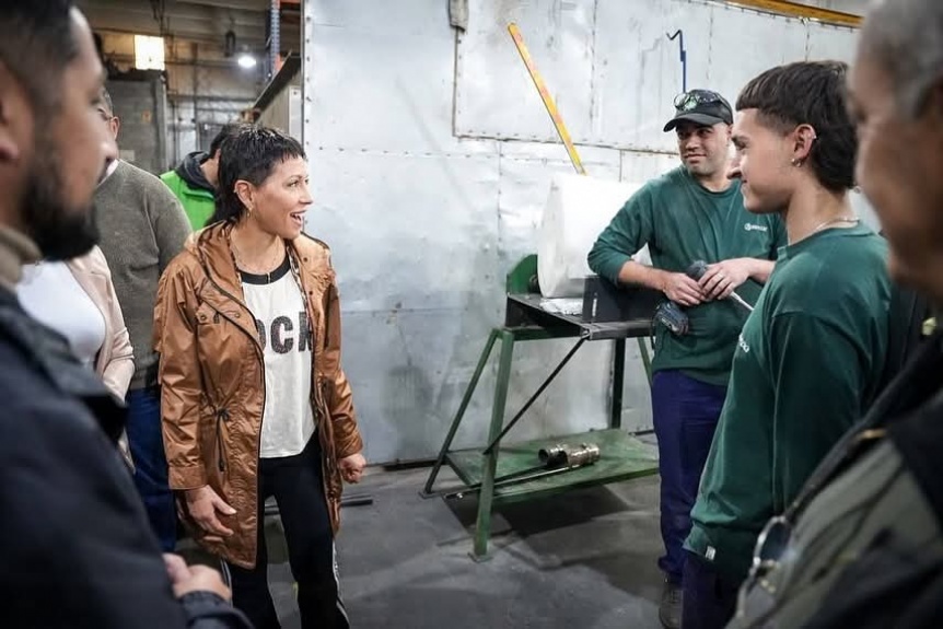 Mayra Mendoza visitó la empresa Repicky y dialogó con trabajadores y directivos