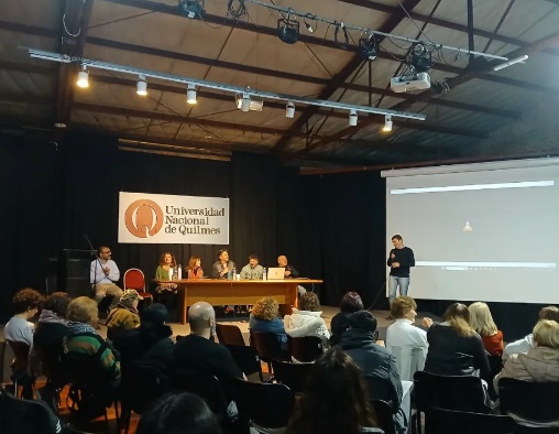 Se presentó Entrelazos en la UNQ con una charla debate