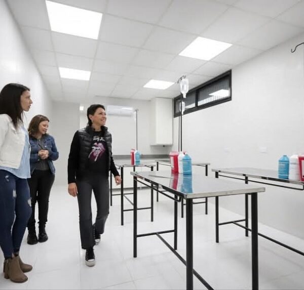 Mayra Mendoza supervisó la nueva veterinaria municipal en Don Bosco