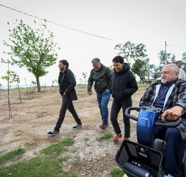Mayra Mendoza recorrió la obra de la nueva pileta del Sindicato de Empleados de Comercio de Quilmes