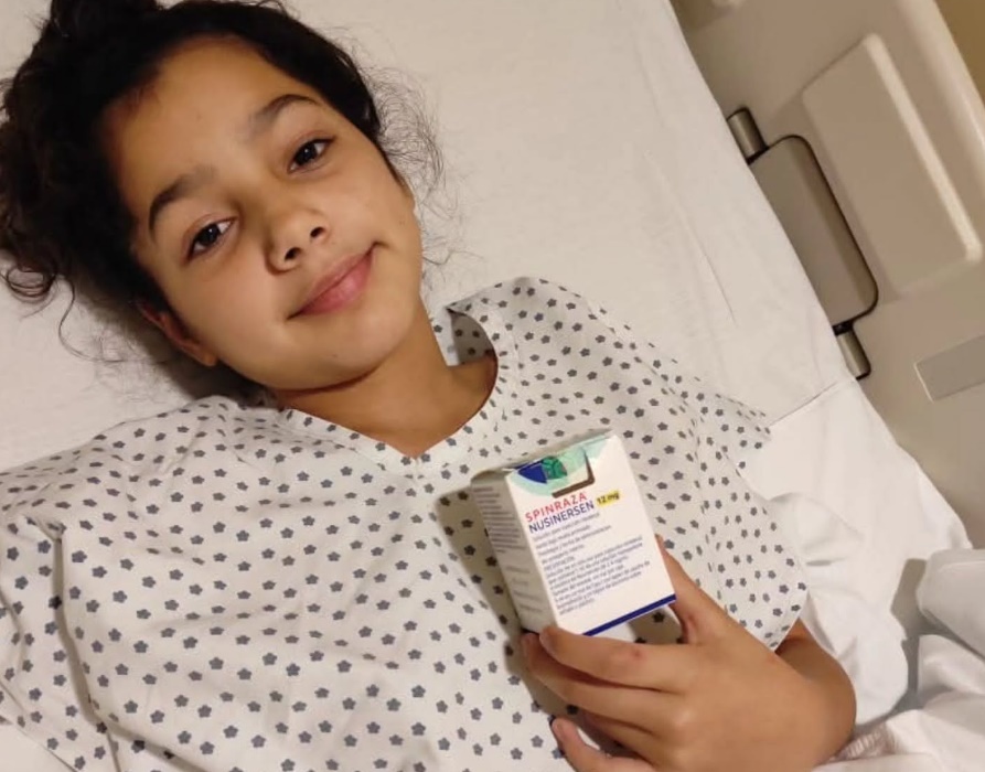 Ainara tiene atrofia muscular espinal y necesita su medicación; exigen a Nación que cumpla la sentencia y entregue los fármacos