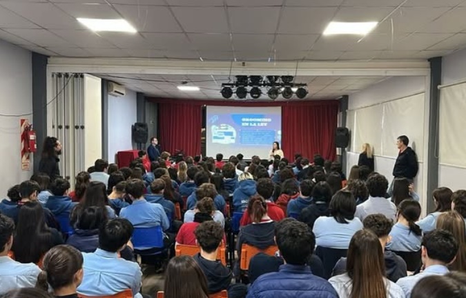 Trabajo en la prevención del grooming y uso responsable de redes sociales: charla a estudiantes de escuela de Quilmes