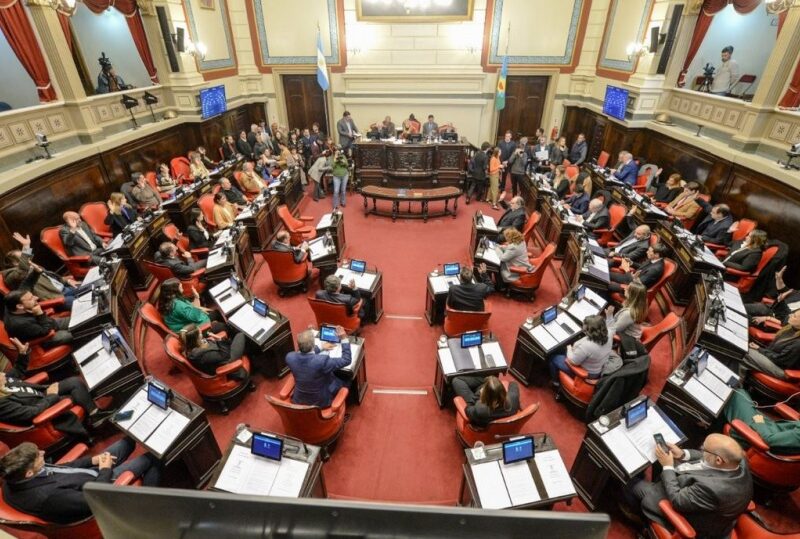 Aprueban proyecto de ley para prohibir que se corten los servicios públicos en hospitales, escuelas y clubes