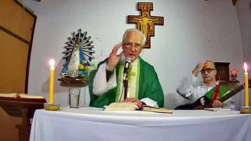 Homenaje al Padre Armando Dessy en la Feria del Libro de Florencio Varela