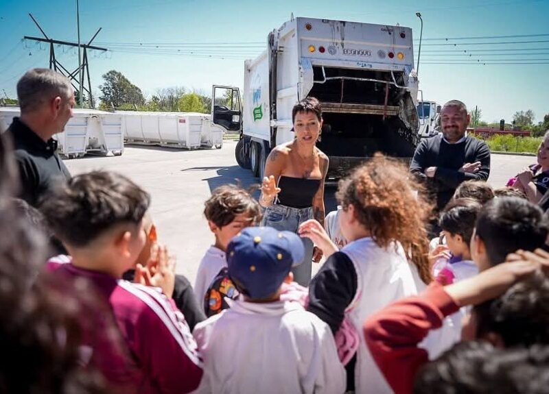 Mayra Mendoza en la visita educativa N° 100 al Eco Parque de Quilmes
